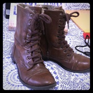 Brown side zip fur lined boots
